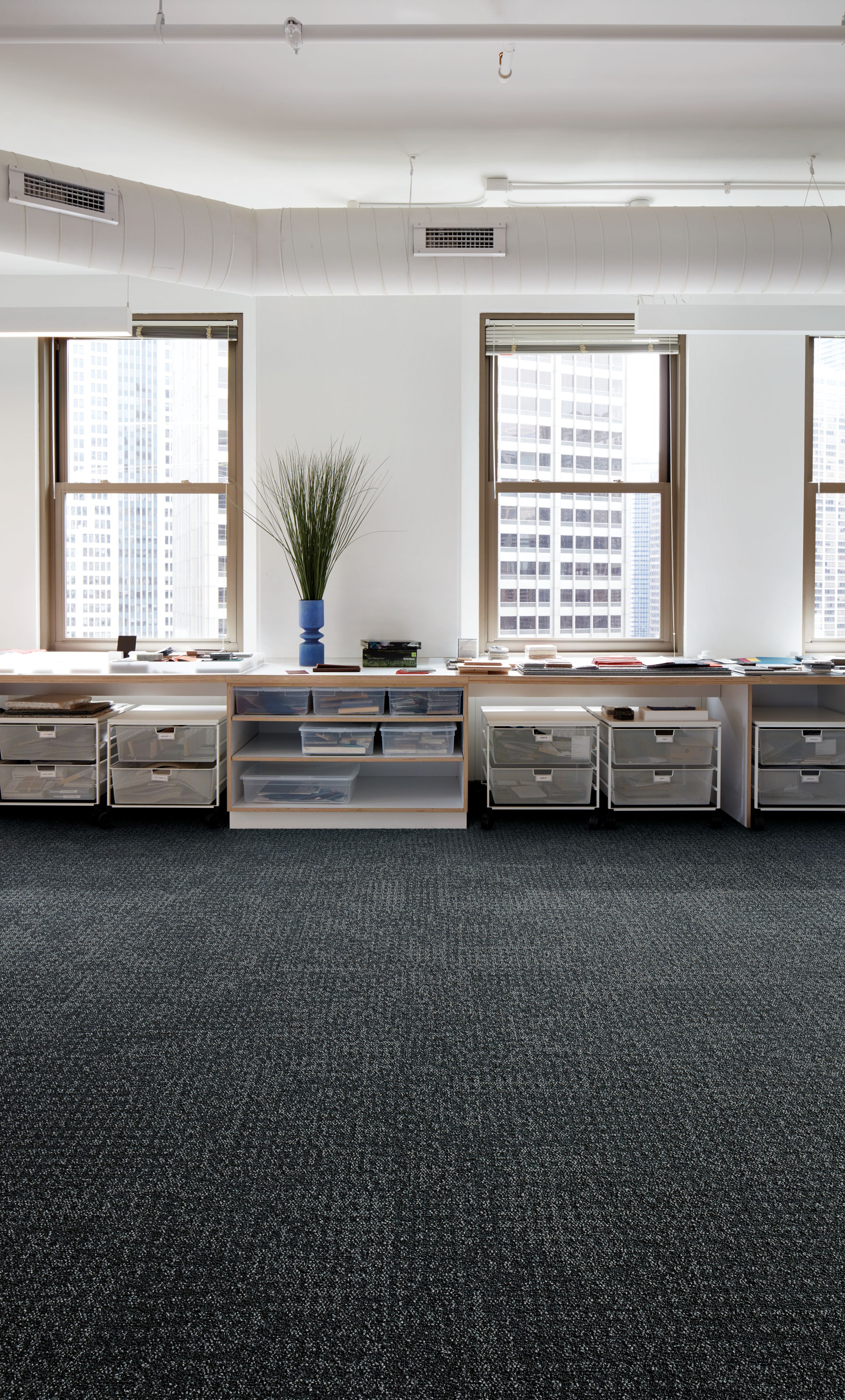 Interface Wheler Street carpet tile in office filing area  Bildnummer 1